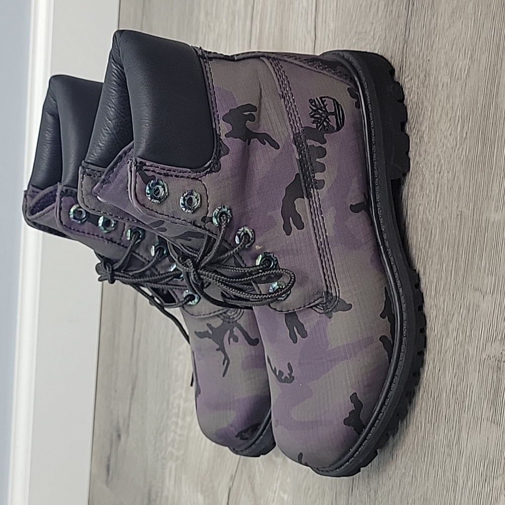 A25E3 Timberland Purple Camo Women's Boots - Picture 2 of 14